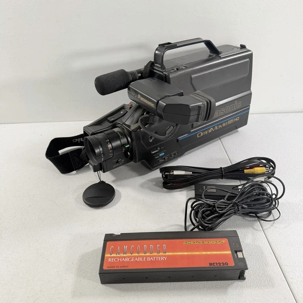 Vintage Panasonic OmniMovie VHS Camcorder PV-320D POWERS ON AS IS READ